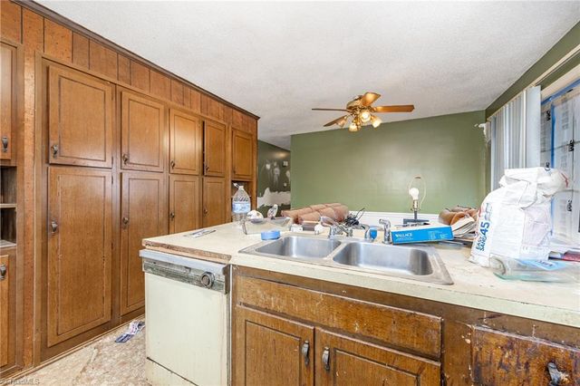 1210 Castlegate Court, Winston-salem, NC 27103