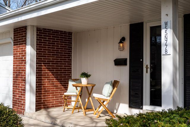 W55N778 Cedar Ridge DRIVE, Cedarburg, WI 53012