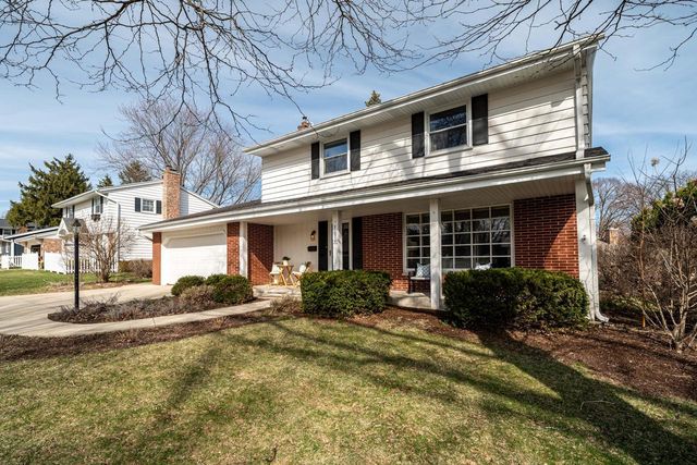 W55N778 Cedar Ridge DRIVE, Cedarburg, WI 53012