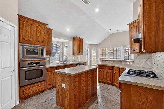 2839 Kate Lane, Grand Prairie, TX 75052