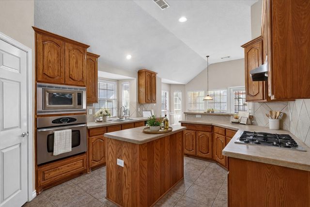 2839 Kate Lane, Grand Prairie, TX 75052