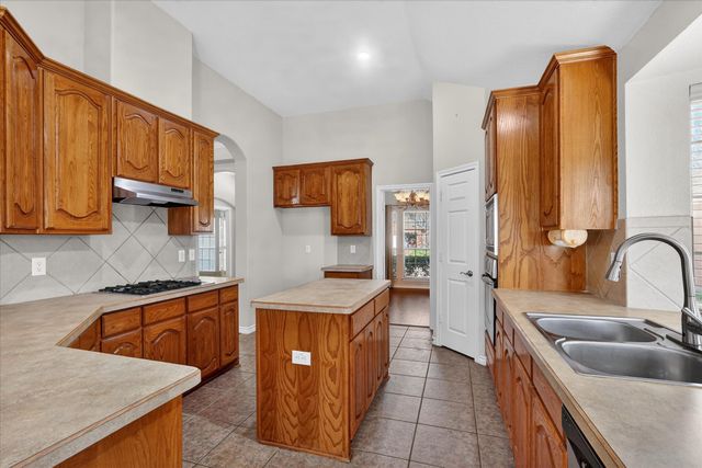 2839 Kate Lane, Grand Prairie, TX 75052