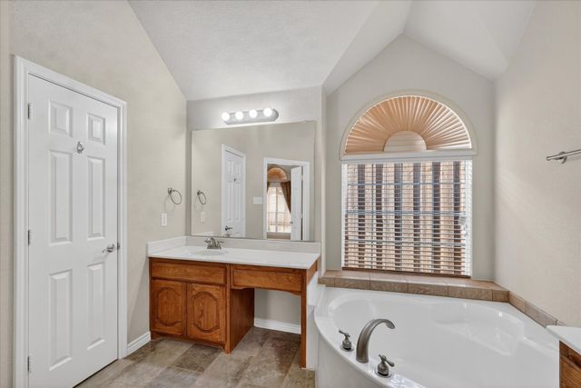 2839 Kate Lane, Grand Prairie, TX 75052