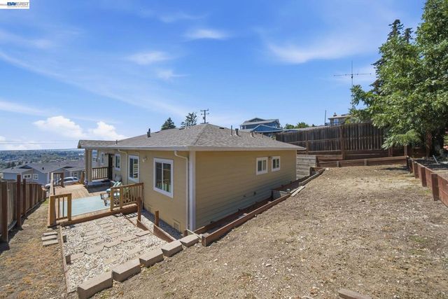 17208 President Dr, Castro Valley, CA 94546