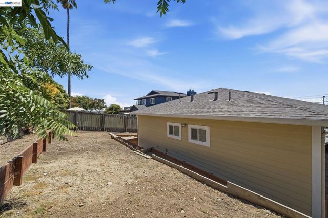 17208 President Dr, Castro Valley, CA 94546