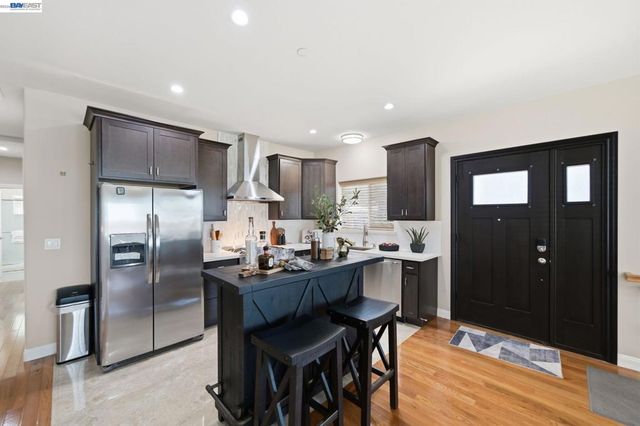 17208 President Dr, Castro Valley, CA 94546