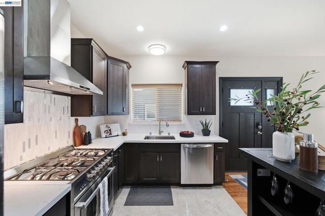17208 President Dr, Castro Valley, CA 94546