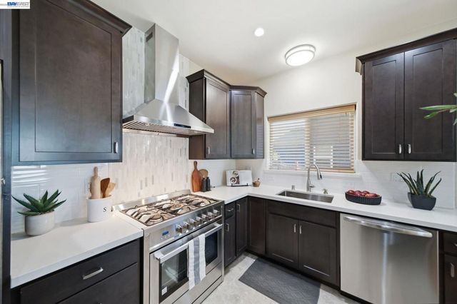 17208 President Dr, Castro Valley, CA 94546