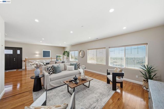 17208 President Dr, Castro Valley, CA 94546