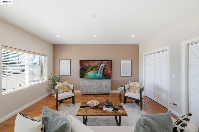 17208 President Dr, Castro Valley, CA 94546