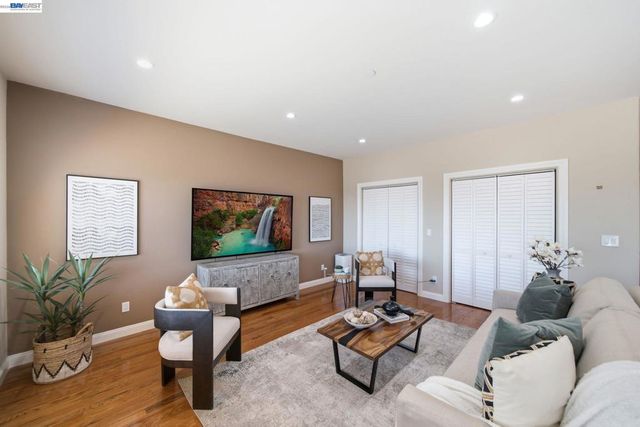 17208 President Dr, Castro Valley, CA 94546
