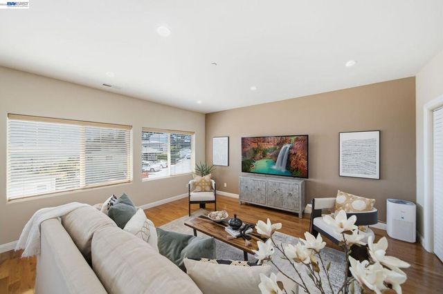 17208 President Dr, Castro Valley, CA 94546