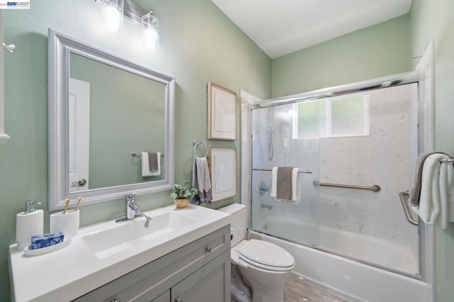 17208 President Dr, Castro Valley, CA 94546