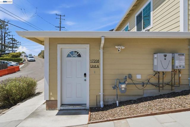 17208 President Dr, Castro Valley, CA 94546