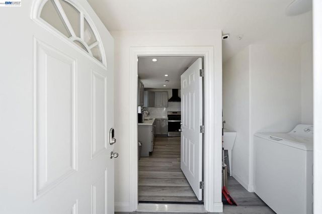 17208 President Dr, Castro Valley, CA 94546