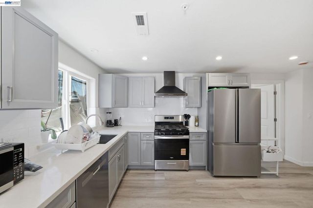 17208 President Dr, Castro Valley, CA 94546
