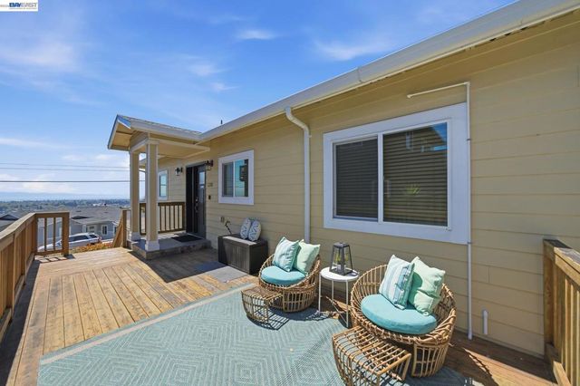 17208 President Dr, Castro Valley, CA 94546