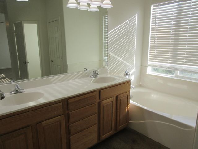 1016 Papaya Street, Madera, CA 93638