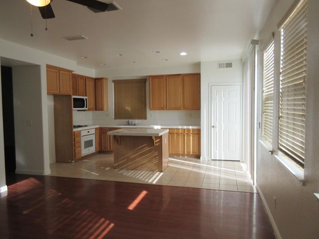 1016 Papaya Street, Madera, CA 93638