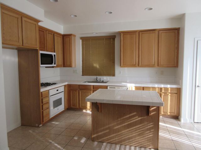 1016 Papaya Street, Madera, CA 93638