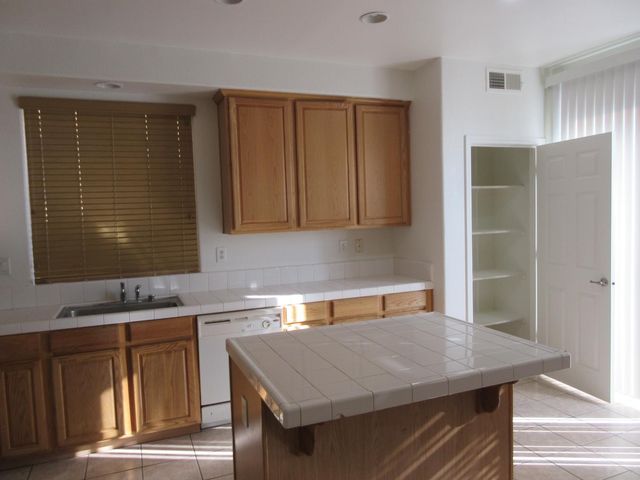 1016 Papaya Street, Madera, CA 93638