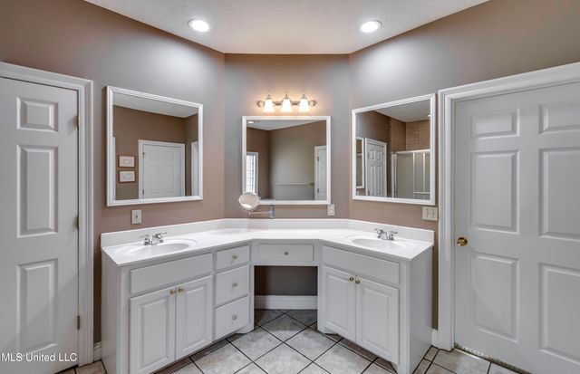 117 Woods Lake Drive, Madison, MS 39110