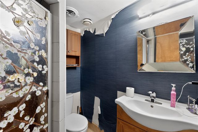 13511 Dixie, Redford, MI 48239