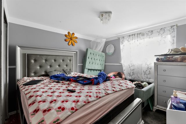 13511 Dixie, Redford, MI 48239