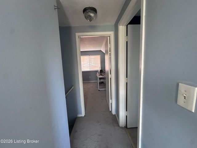 2520 Lamborne Blvd, Louisville, KY 40272