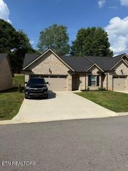 5918 Knox Hill Way, Knoxville, TN 37912