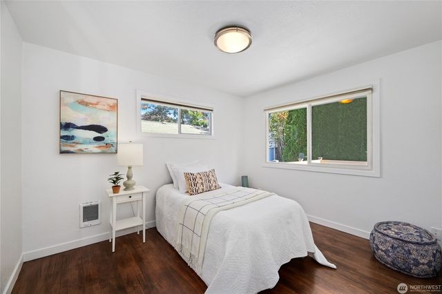 8826 22nd Avenue SW, Seattle, WA 98106