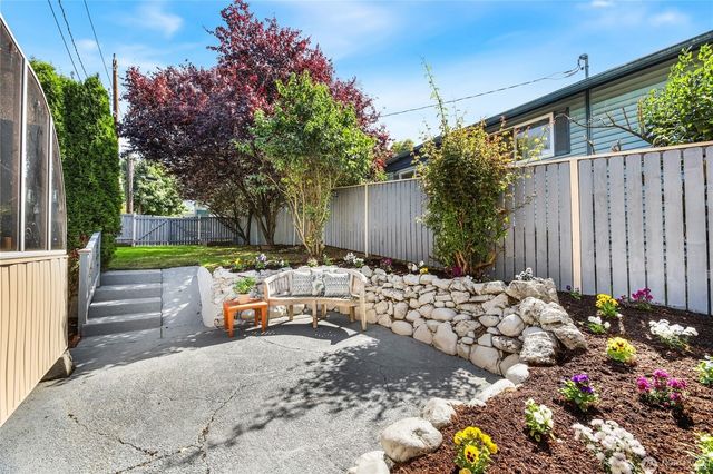 8826 22nd Avenue SW, Seattle, WA 98106