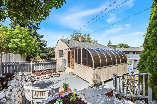 8826 22nd Avenue SW, Seattle, WA 98106