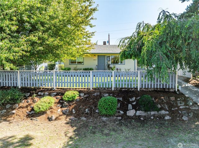 8826 22nd Avenue SW, Seattle, WA 98106