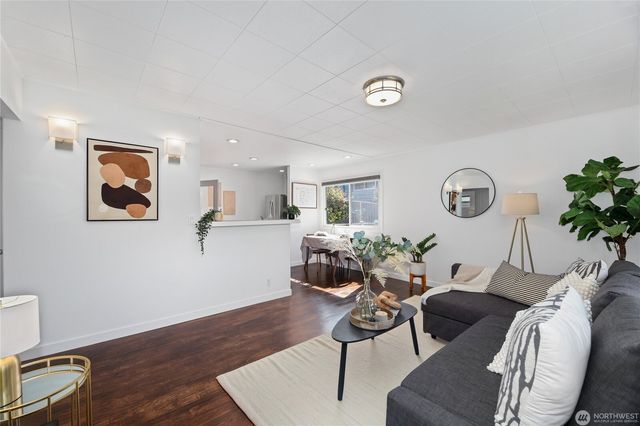 8826 22nd Avenue SW, Seattle, WA 98106