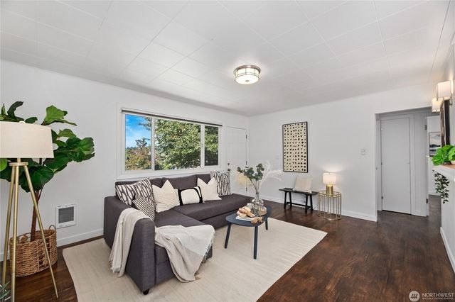 8826 22nd Avenue SW, Seattle, WA 98106