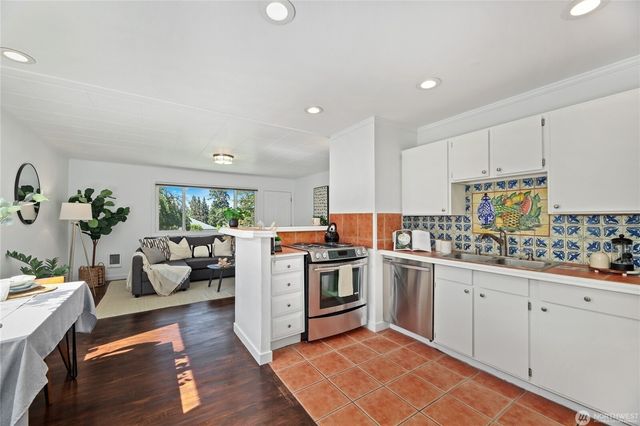 8826 22nd Avenue SW, Seattle, WA 98106