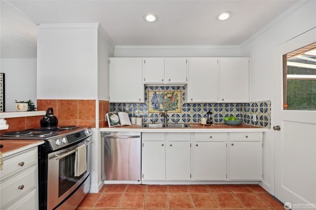 8826 22nd Avenue SW, Seattle, WA 98106