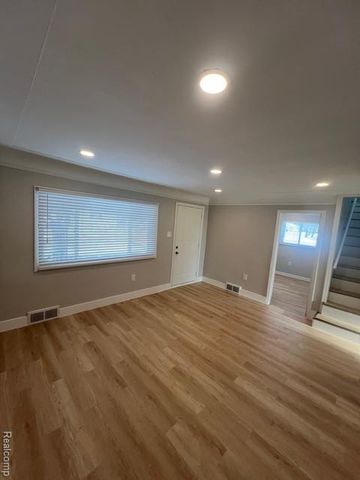 8732 Jewett Avenue, Warren, MI 48089