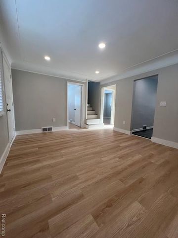 8732 Jewett Avenue, Warren, MI 48089