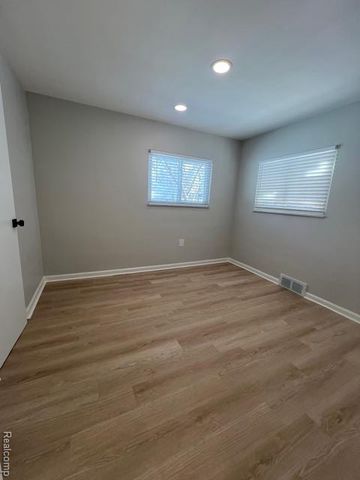 8732 Jewett Avenue, Warren, MI 48089