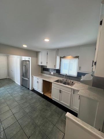 8732 Jewett Avenue, Warren, MI 48089