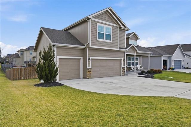 2121 Sycamore Street, Leavenworth, KS 66048