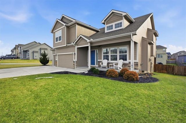 2121 Sycamore Street, Leavenworth, KS 66048