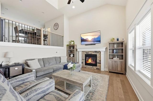 2121 Sycamore Street, Leavenworth, KS 66048