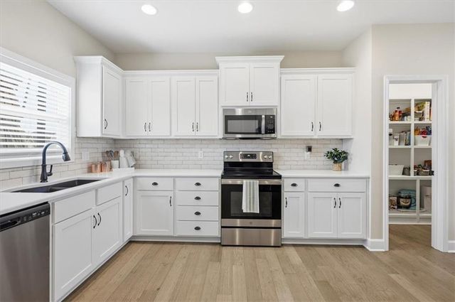 2121 Sycamore Street, Leavenworth, KS 66048