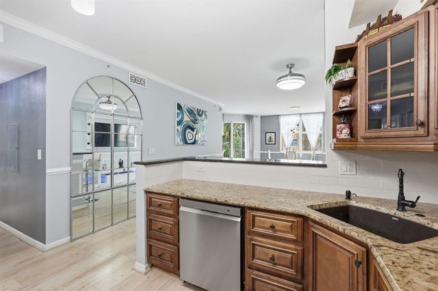 802 W Windward Way 304, Lantana, FL 33462