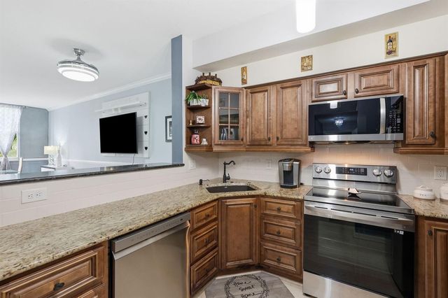 802 W Windward Way 304, Lantana, FL 33462