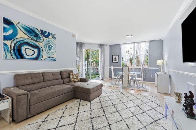 802 W Windward Way 304, Lantana, FL 33462
