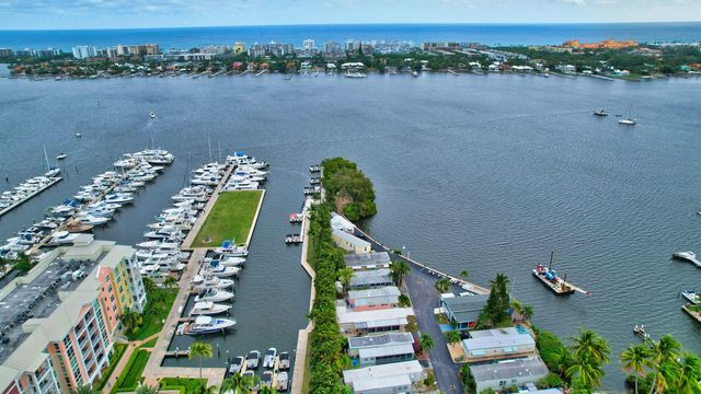 802 W Windward Way 304, Lantana, FL 33462
